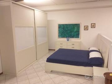 Camera in frassino laccato nuova