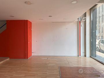 Bottega C1 Ampia Luce Zona Tribunale