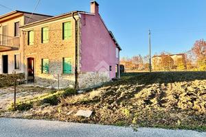 CASA SEMINDIPENDENTE A NANTO