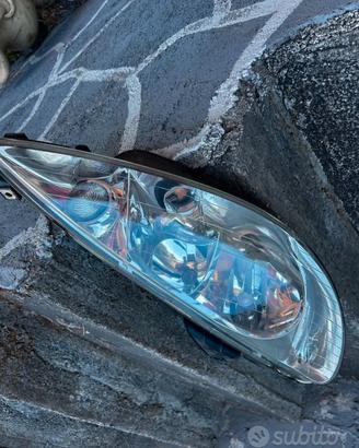 Faro anteriore sinistro Peugeot 207