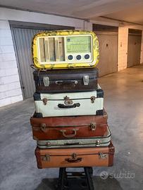 Valigie e radio vintage
