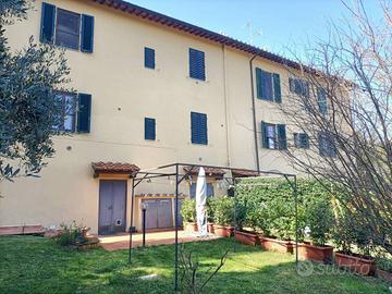 Villa di 159 m² con più di 5 locali e box auto a L