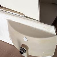 specchio e cassetti bagno