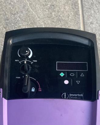 Invertek  inverter per controllo motore trifase