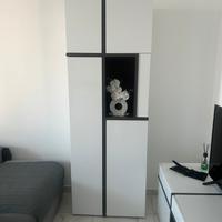 Vetrinetta bianca moderna.