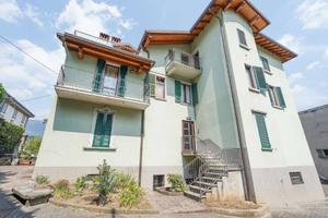 Appartamento di 155 m² con 4 locali e posto auto a