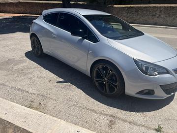 Opel asta j gtc 2012 cosmo s 165cv