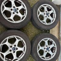 Cerchi con pneumatici invernali