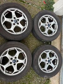 Cerchi con pneumatici invernali