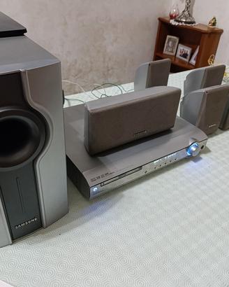 home video Samsung 5+1 HT-DM550 + 2 piedistalli 