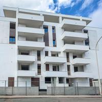 Attico con terrazza solarium e piscina