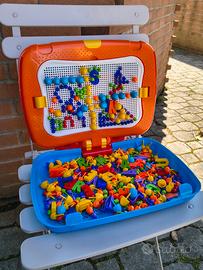 gioco disegno con chiodini e lettere magnetiche 