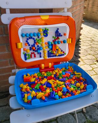 gioco disegno con chiodini e lettere magnetiche 