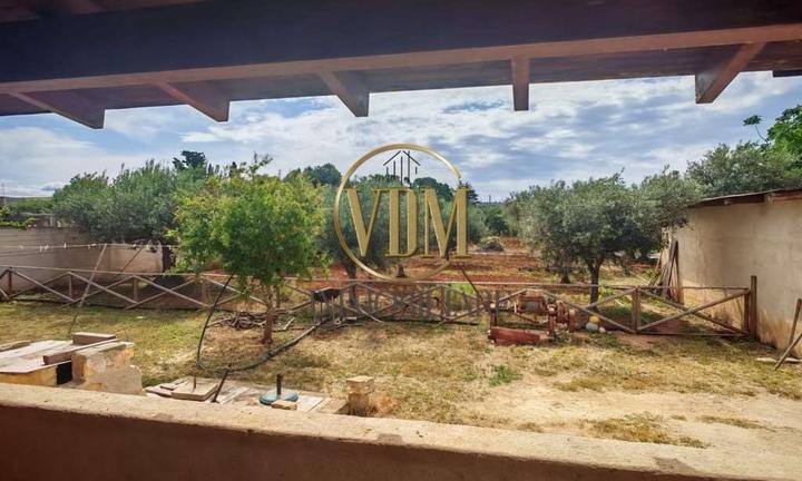 Casa Indipendente su Unico Livello con Grande Giar