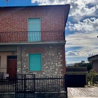 Villetta unifamiliare con garage e cantina