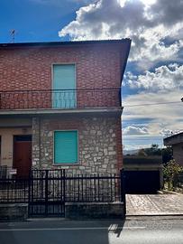 Villetta unifamiliare con garage e cantina