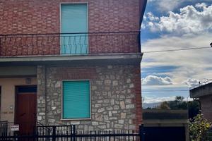 Villetta unifamiliare con garage e cantina