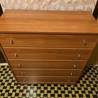 Letto a scomparsa e sedie