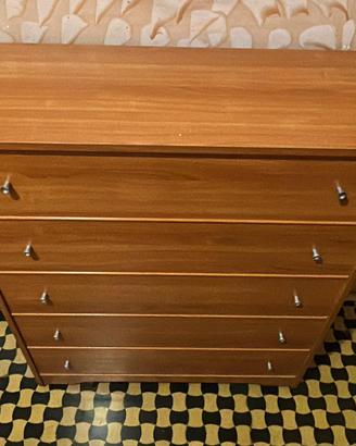 Letto a scomparsa e sedie