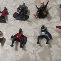 PERSONAGGI CAVALIERE GUERRIERI  SET DA 8 SOLDATINI