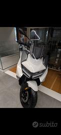 lVendo scooter BMW 400GT