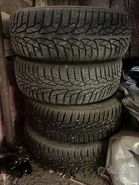 4 cerchi con gomme antineve