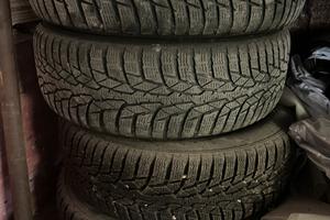 4 cerchi con gomme antineve