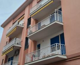 Appartamento monolocale con balcone, posto auto co