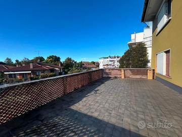 APPARTAMENTO BICAMERE CON AMPIO TERRAZZO!