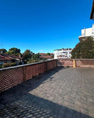 APPARTAMENTO BICAMERE CON AMPIO TERRAZZO!