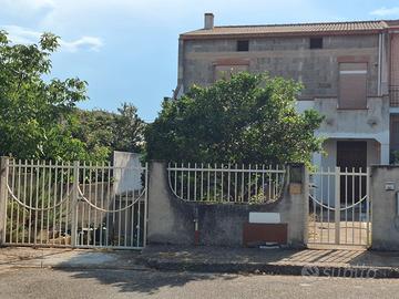 Casa indipendente con giardino