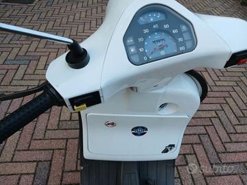 Vespa V