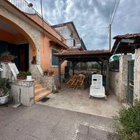 Villetta con giardino e posti auto