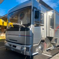Camion e attività ambulante mercato rionale