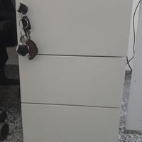 Cassettiera bianca con n.3 cassetti