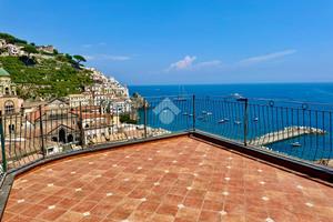 3 LOCALI A AMALFI