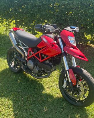 Hypermotard 796