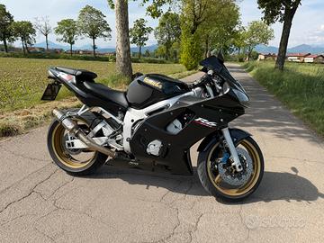YAMAHA R6