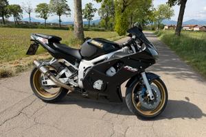 YAMAHA R6