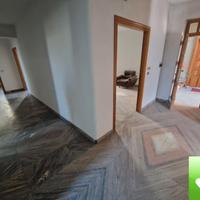 Semi Indipendente + Lastrico + Giardino + Cantina