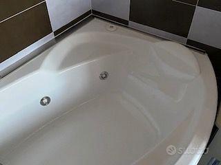 Vasca da bagno idromassaggio