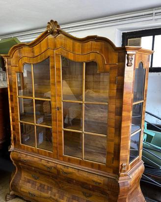 Vetrina credenza classica in legno  ottime condizi