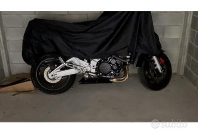 Suzuki GSR Nera e Grigia