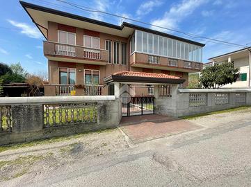 4 LOCALI A LOZZO ATESTINO