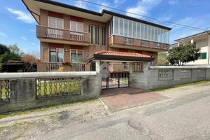 4 LOCALI A LOZZO ATESTINO