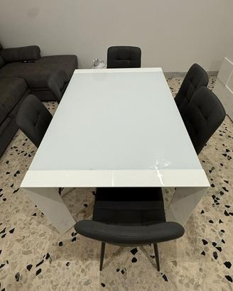 Tavolo in vetro buono resistende