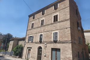 Macerata. Via Gigli. Presso stazione ferroviaria e