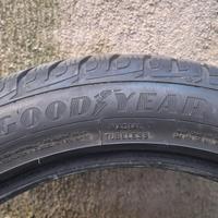 2 gomme winter Goodyear Ultragrip 225 50 R18 99V