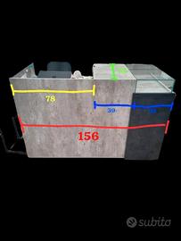 Bancone con teca in vetro elegante effetto cemento