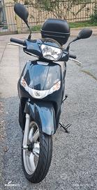 Peugeot tweet 125 i 
